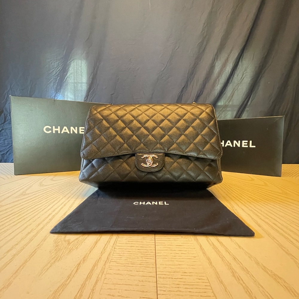 Authentic Chanel Maxi classic Double Flap